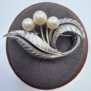 VTG Sterling Silver 925 Peg Set Cultured Pearl Leaf Brooch Size 1.5" Length